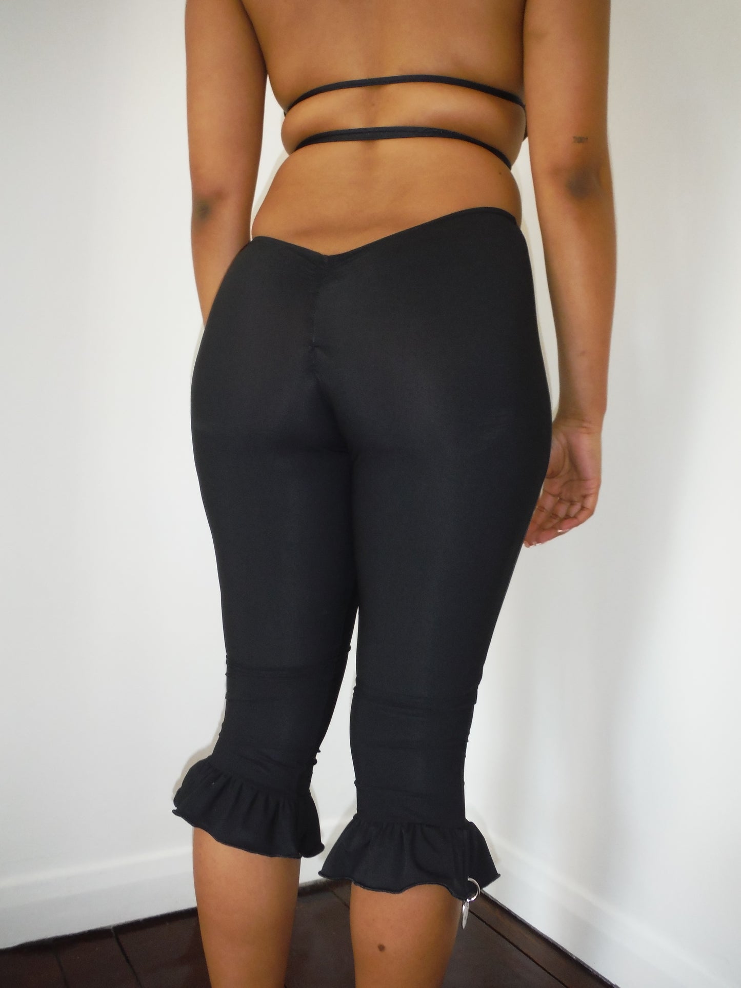 frilly pedal pusher in black